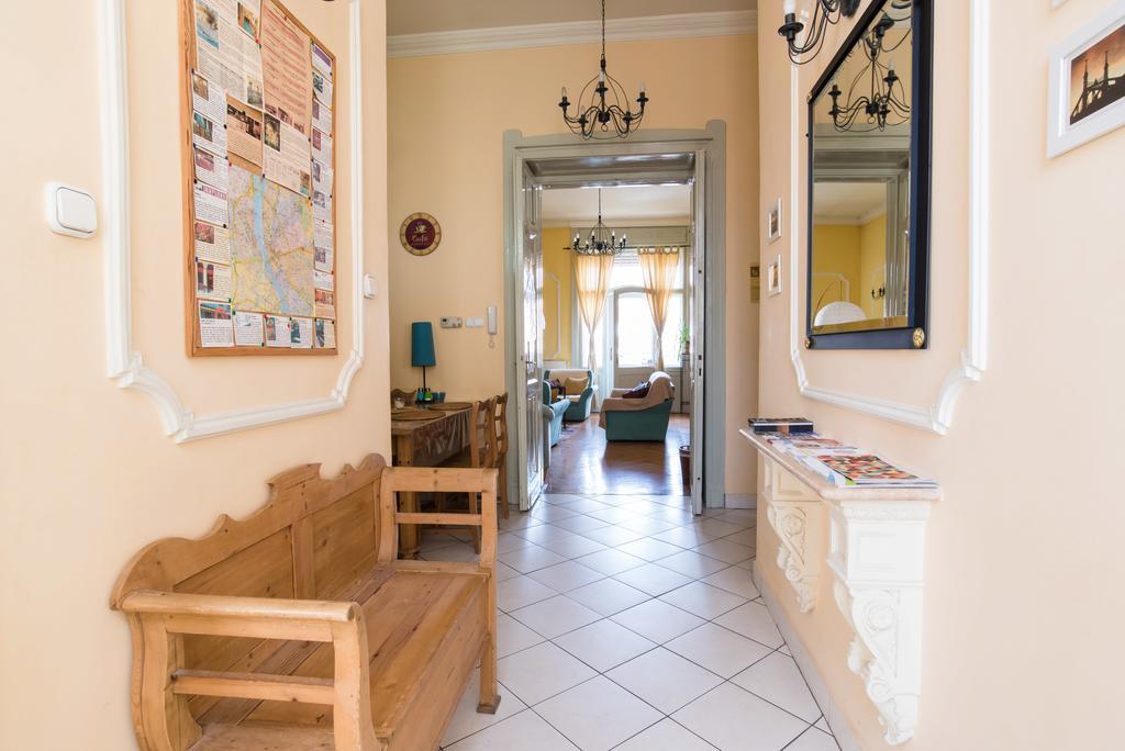 Downtown Oasis Vandrehjem Budapest Eksteriør billede