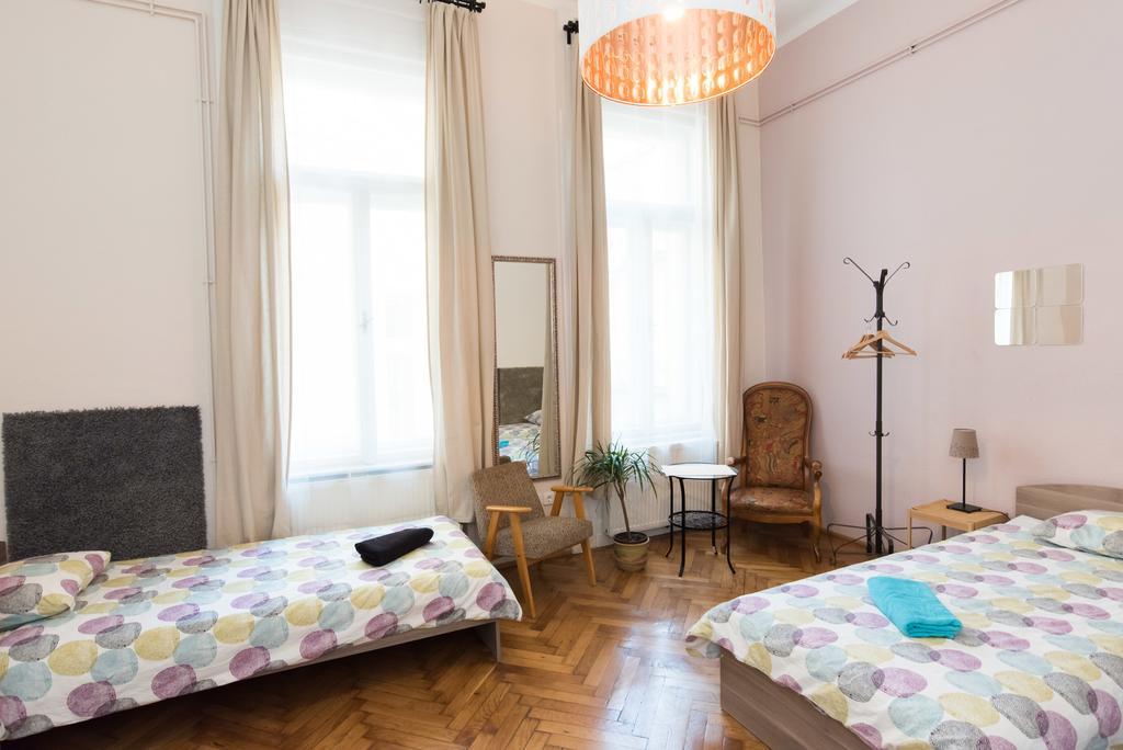 Downtown Oasis Vandrehjem Budapest Eksteriør billede